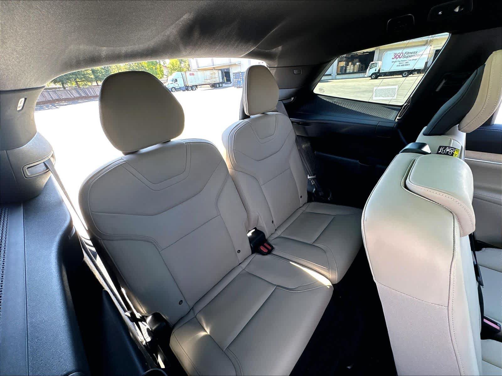 Used 2026 Volvo EX90 Plus RWD image 32