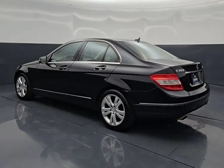 Used 2011 Mercedes-Benz C 300 4MATIC Sedan image 5