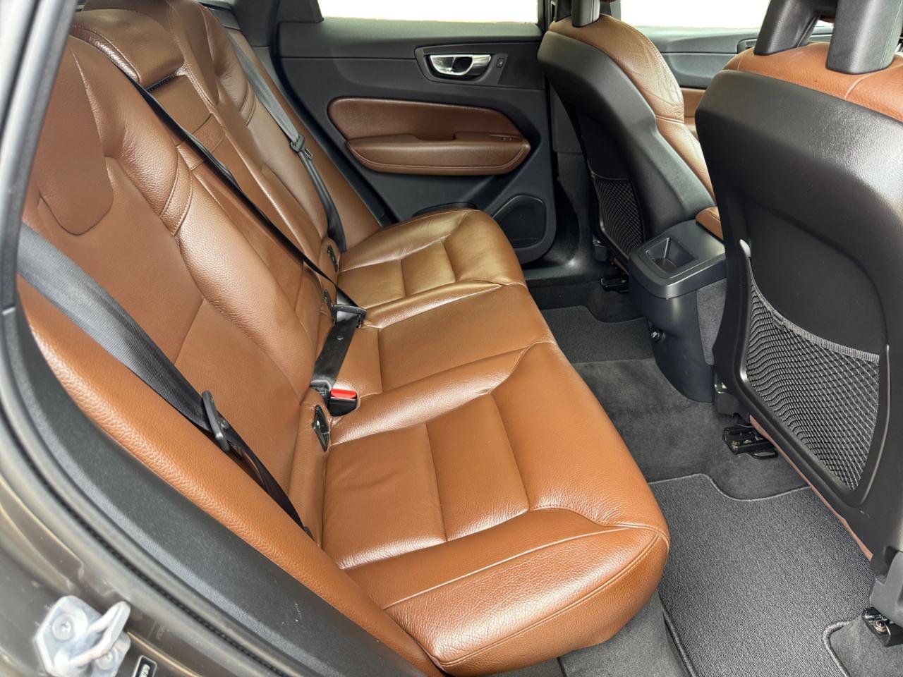 Used 2018 Volvo XC60 T6 Momentum w/ Vision Package image 13