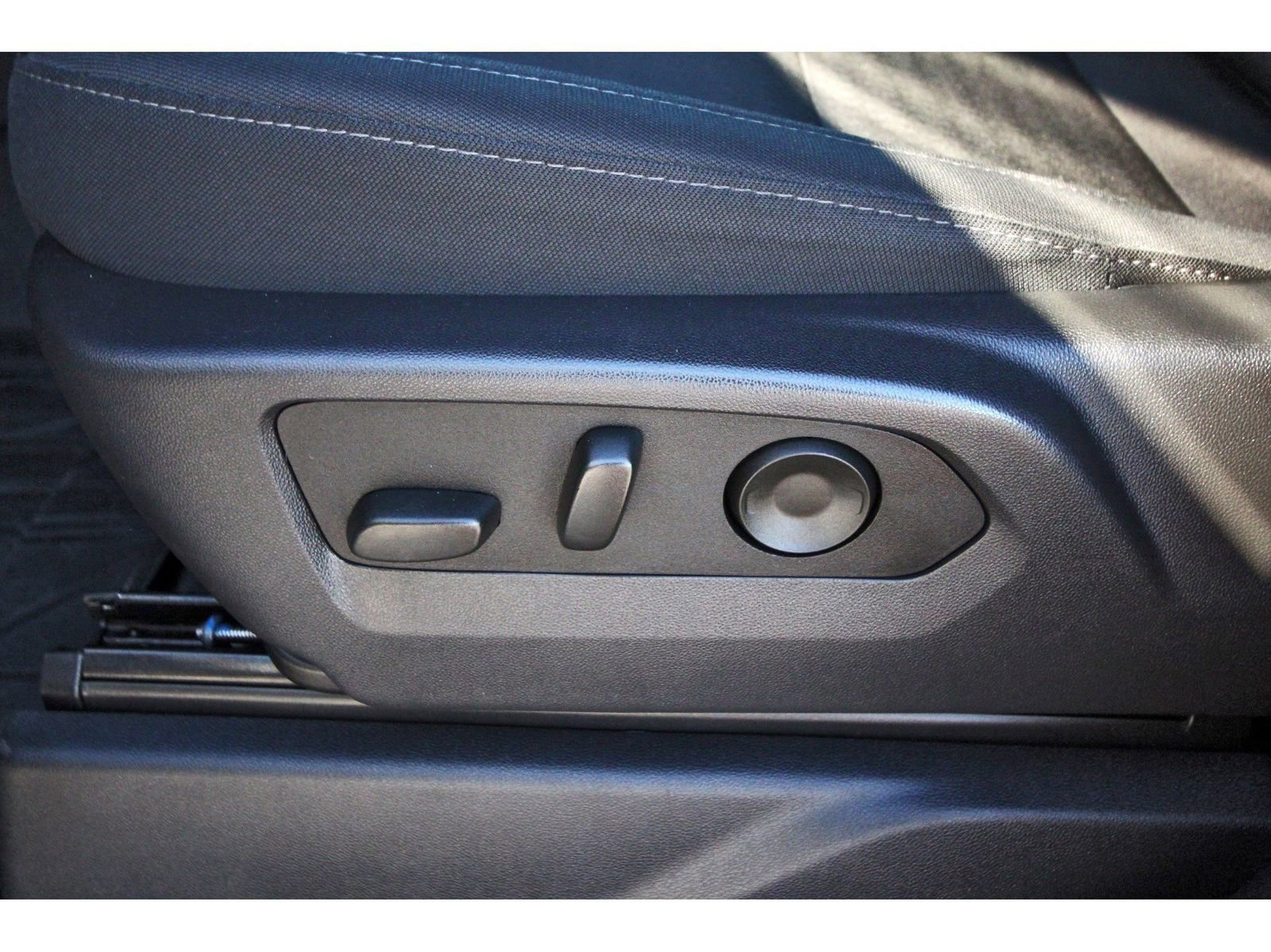 Used 2025 Chevrolet Silverado 1500 LT image 28