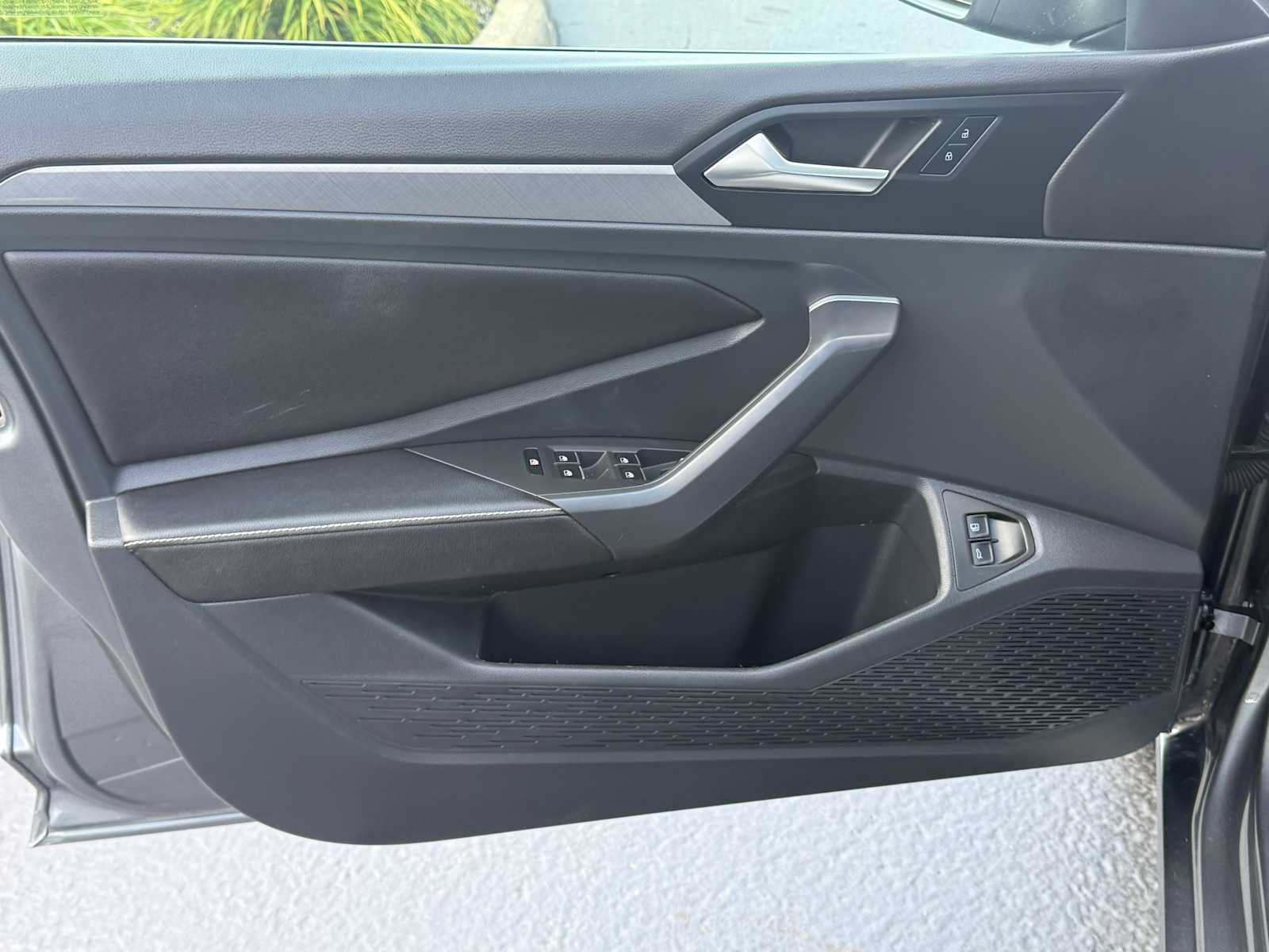 Certified 2023 Volkswagen Jetta SE w/ Panoramic Sunroof Package FWD image 12