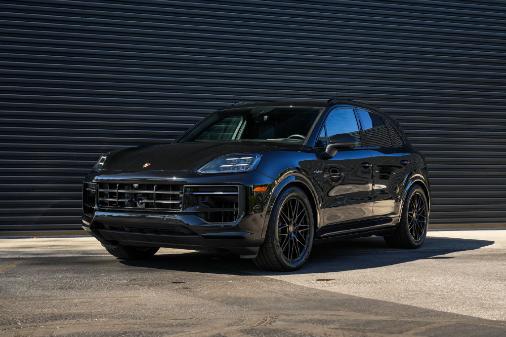Certified 2026 Porsche Cayenne E-Hybrid AWD/4WD image 1