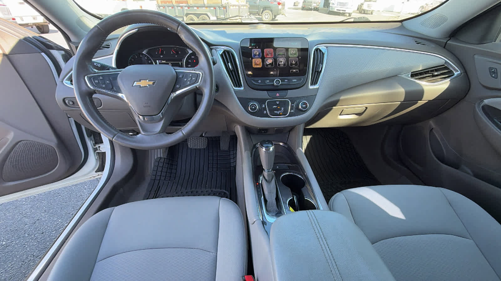 Used 2018 Chevrolet Malibu LT image 18