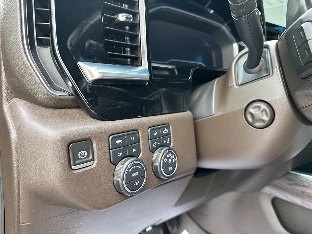 Used 2022 Chevrolet Silverado 1500 LTZ AWD/4WD image 31