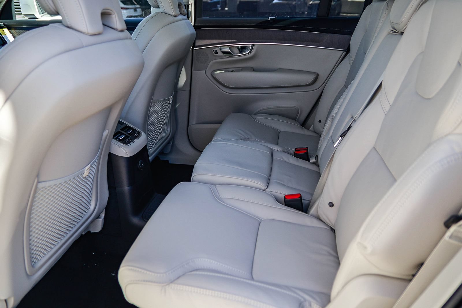 New 2026 Volvo XC90 T8 Ultra w/ Protection Package Premier AWD/4WD image 18