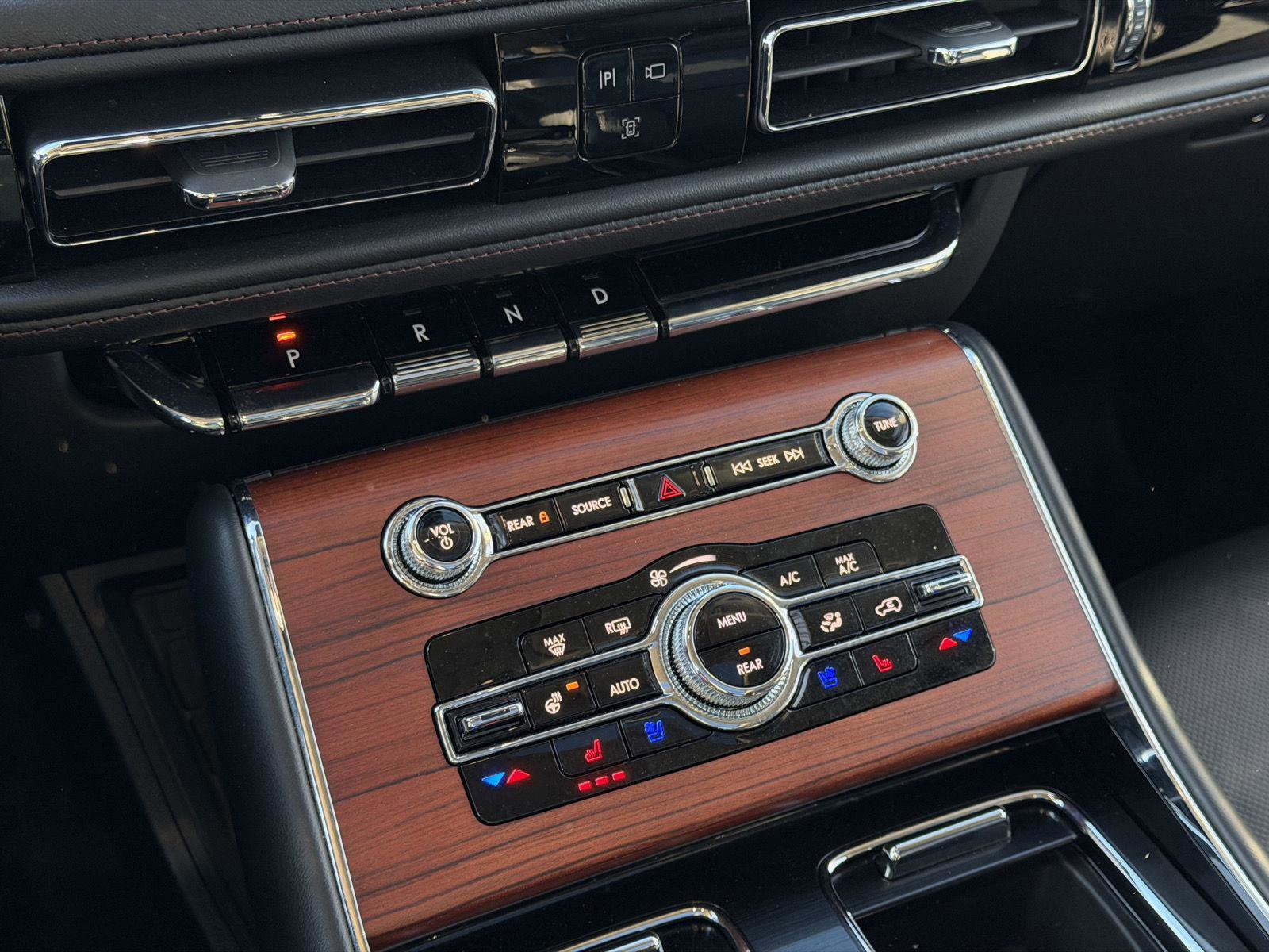 Used 2024 Lincoln Aviator Reserve w/ Equipment Group 201A image 15