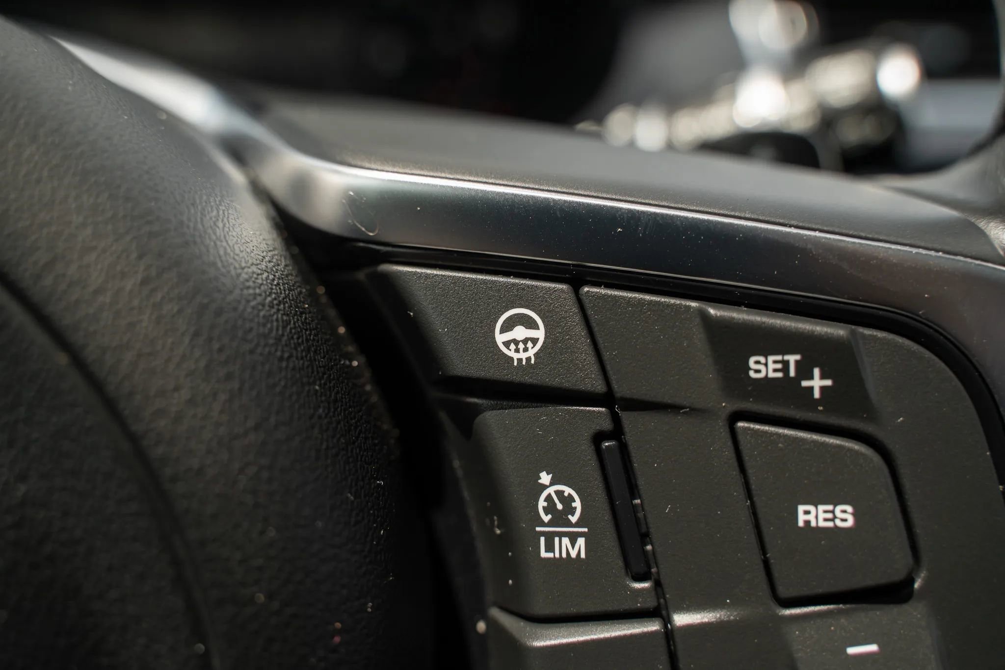 Used 2020 Jaguar E-PACE SE image 23