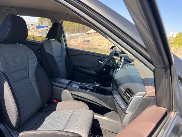 Used 2023 Nissan Rogue SV FWD image 30