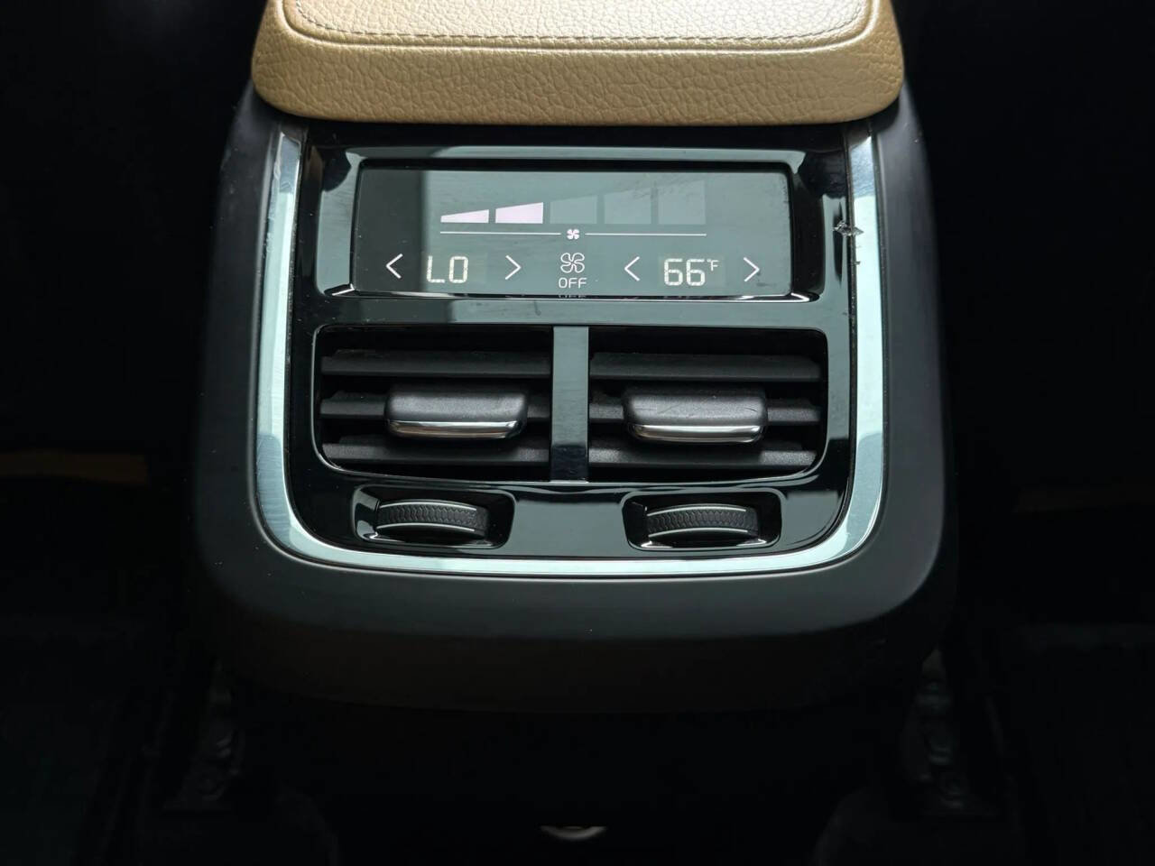 Used 2016 Volvo XC90 T6 Momentum w/ Protection Package Plus image 11