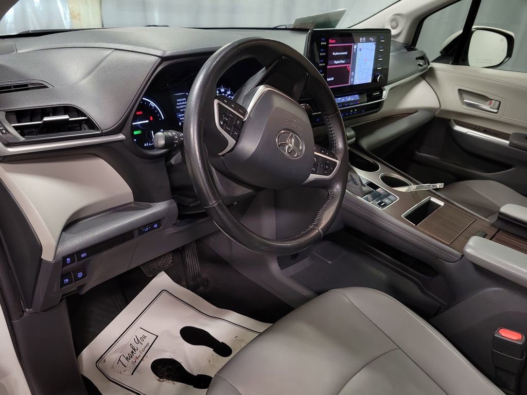 Used 2021 Toyota Sienna XLE image 13