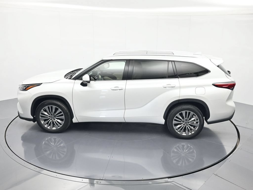 Used 2022 Toyota Highlander Platinum FWD image 38