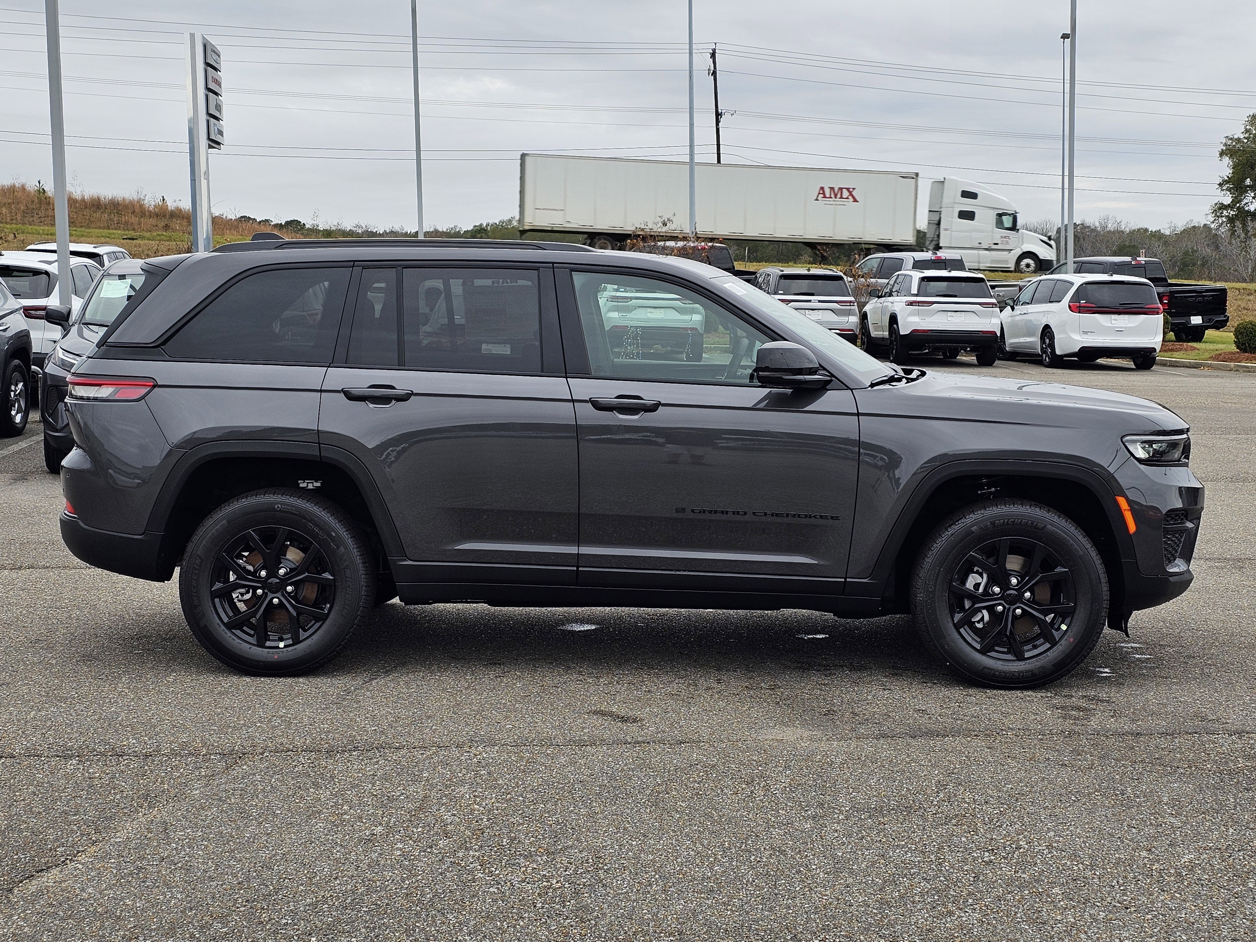 New 2025 Jeep Grand Cherokee Altitude image 6