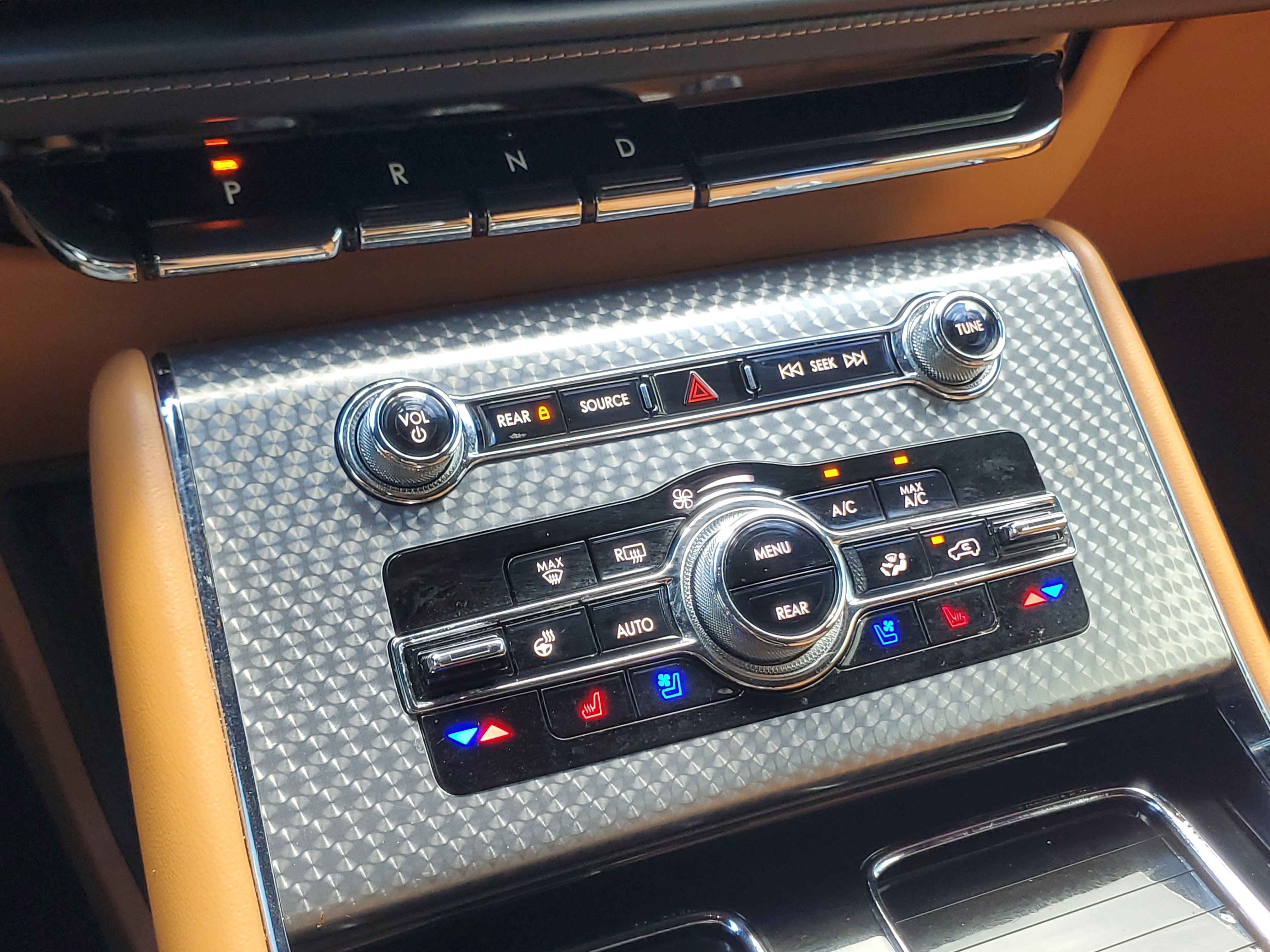 Certified 2023 Lincoln Aviator Black Label Grand Touring w/ Class IV Trailer Tow Package AWD/4WD image 18