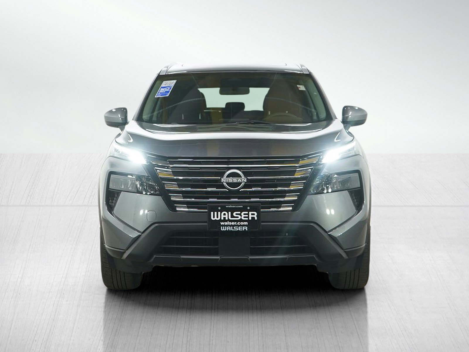 Used 2024 Nissan Rogue SV w/ SV Premium Package image 8