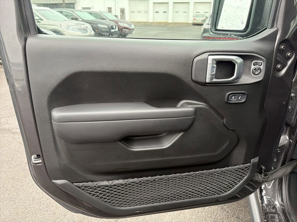 Used 2024 Jeep Wrangler Unlimited image 11