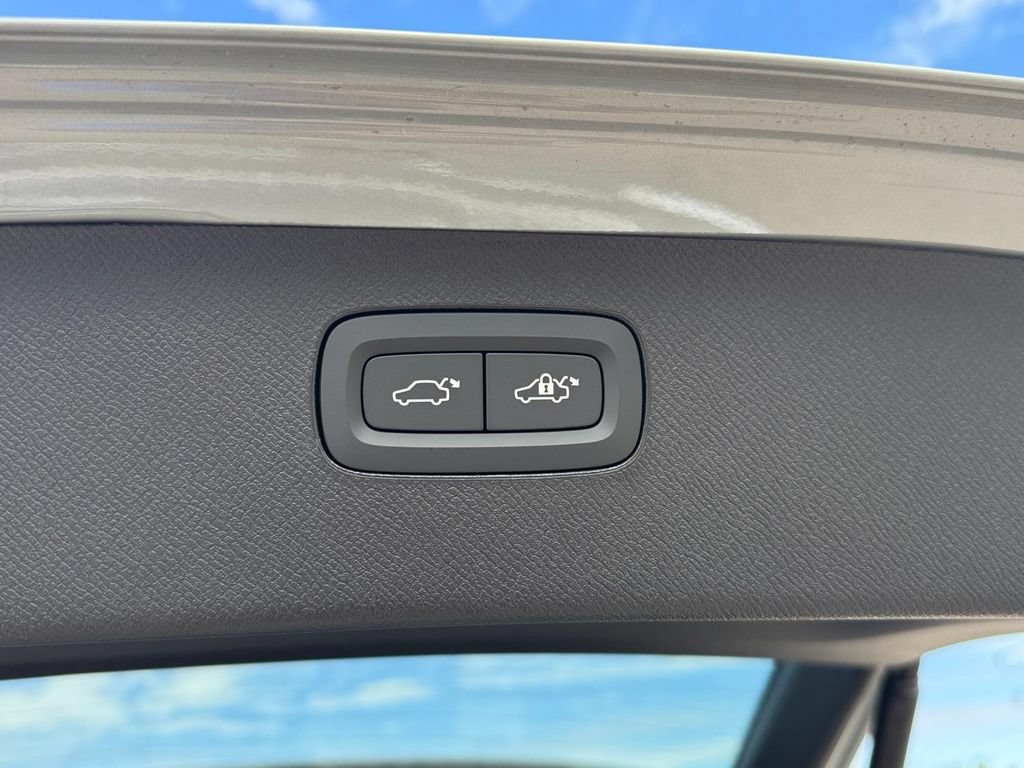 New 2026 Volvo XC90 T8 Plus w/ Protection Package AWD/4WD image 6
