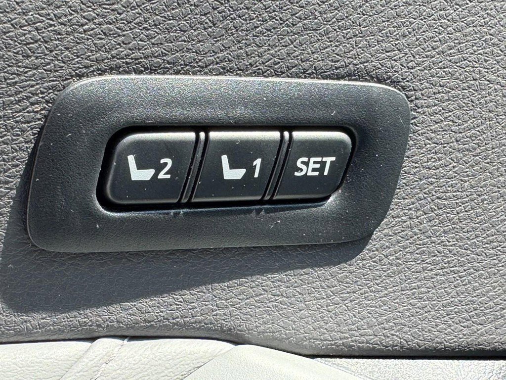 Used 2019 Toyota Avalon Limited w/ Protection Package image 17