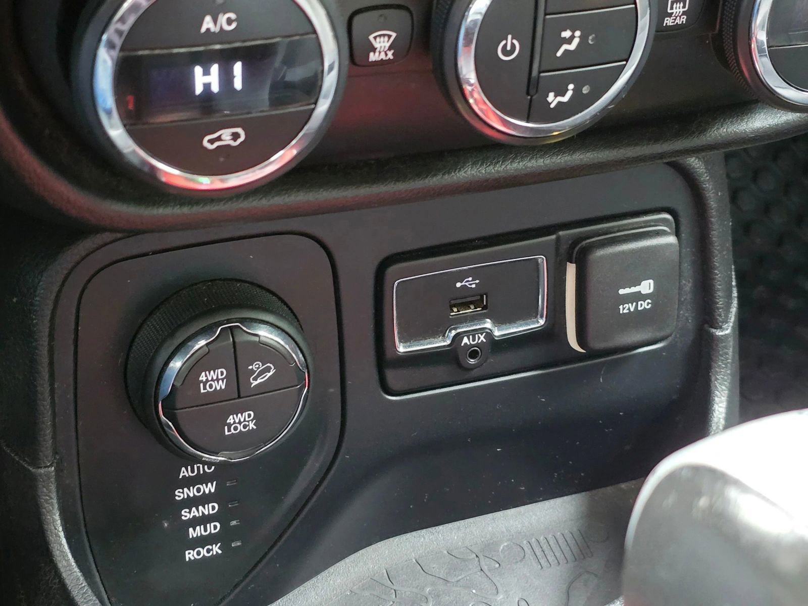 Used 2016 Jeep Renegade Trailhawk AWD/4WD image 30