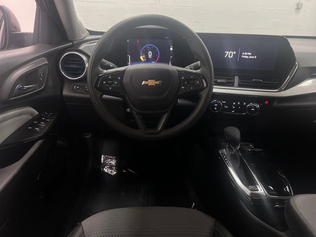 Used 2024 Chevrolet Trax LT FWD image 15