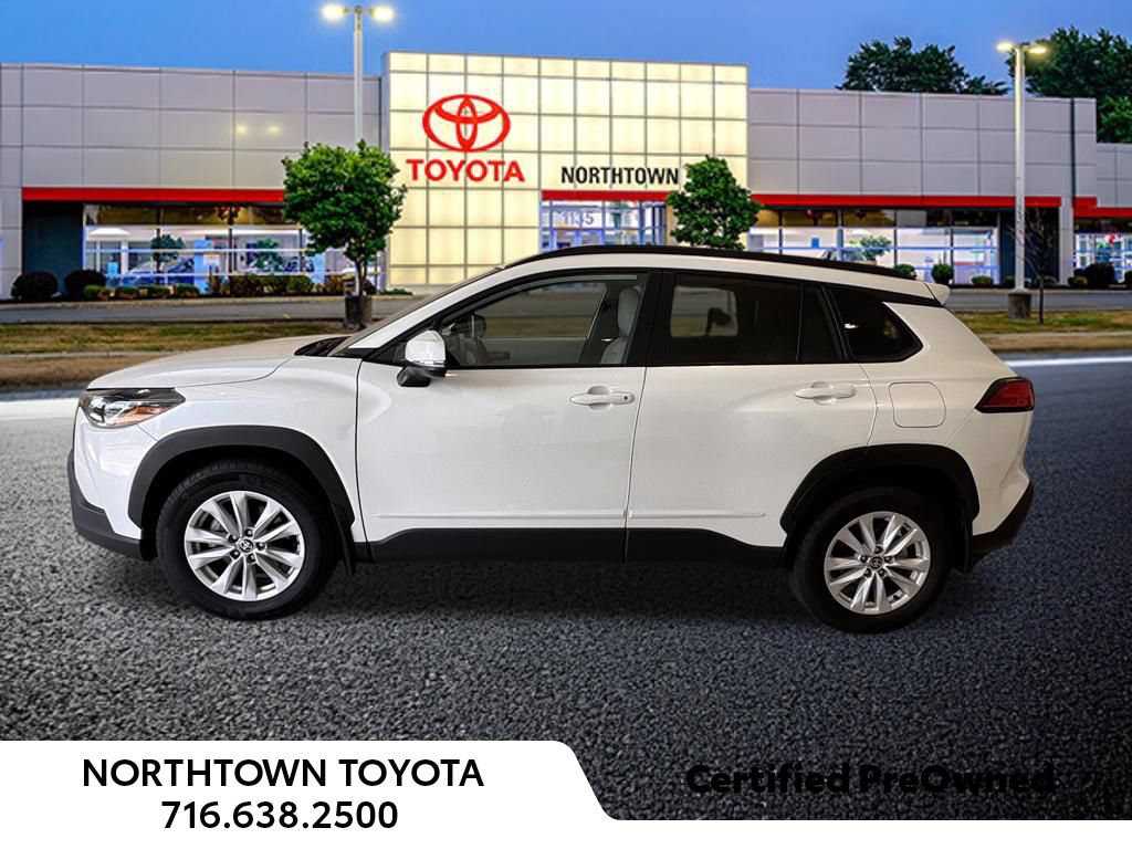Used 2024 Toyota Corolla Cross LE FWD image 3