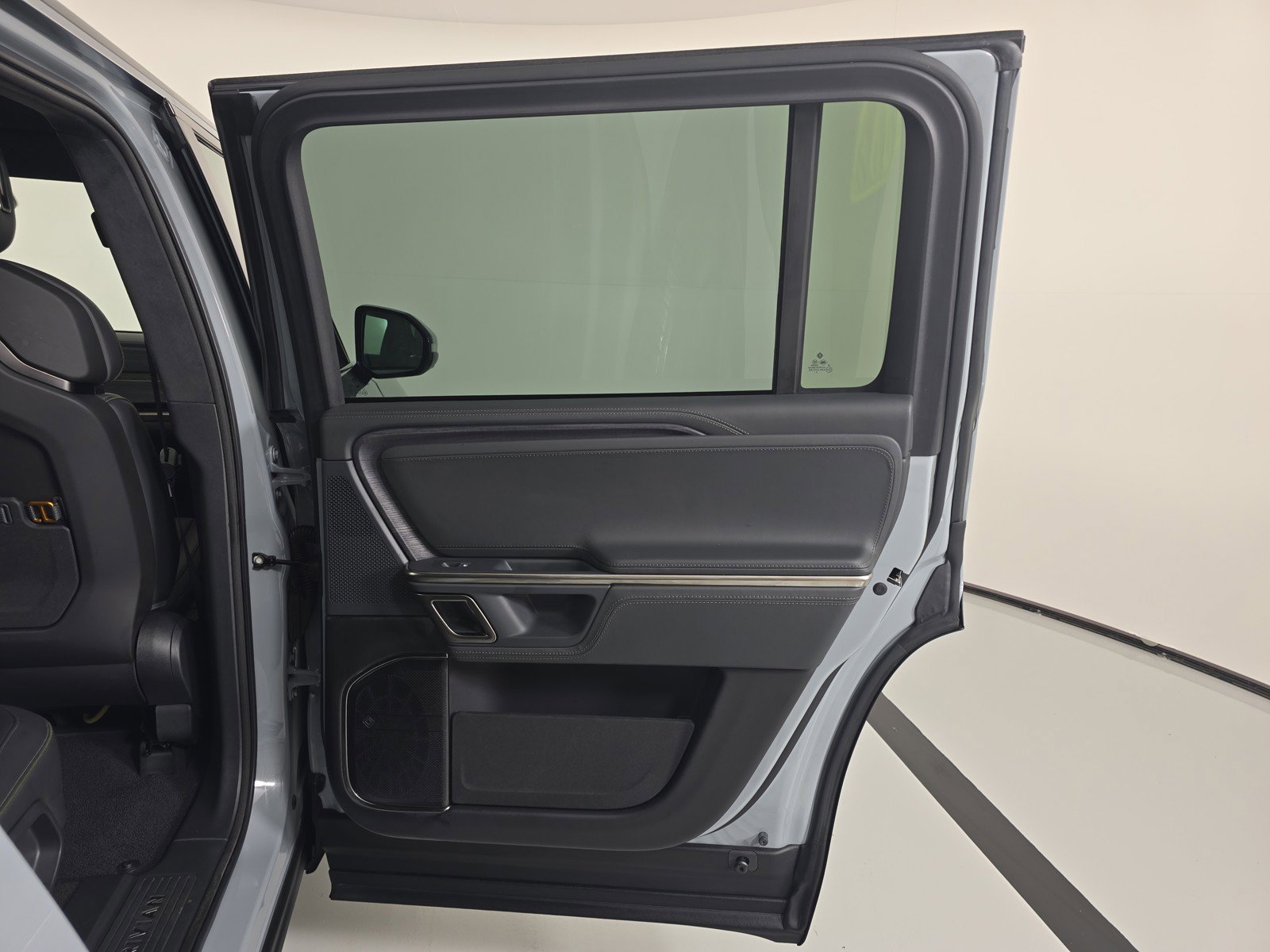 Used 2024 Rivian R1S Adventure image 19