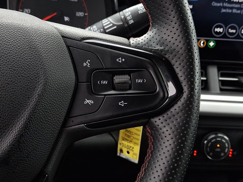 Certified 2024 Chevrolet Trax RS FWD image 21