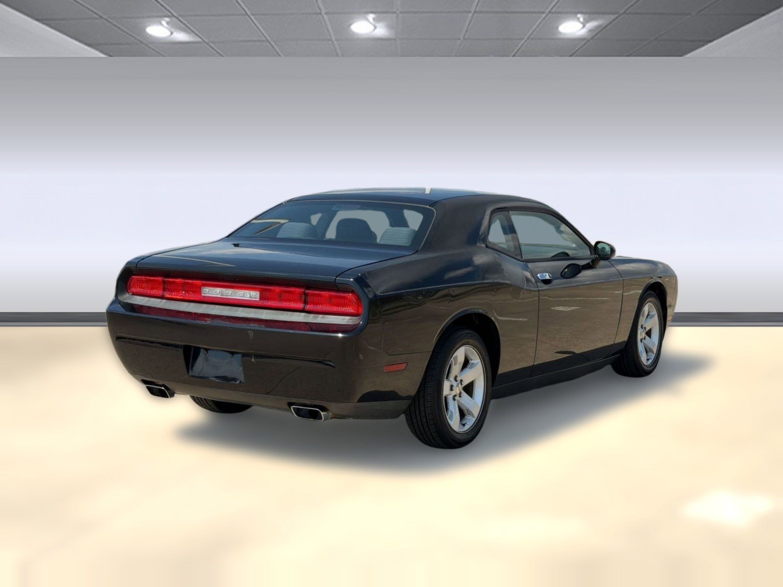 Used 2014 Dodge Challenger SXT RWD image 9