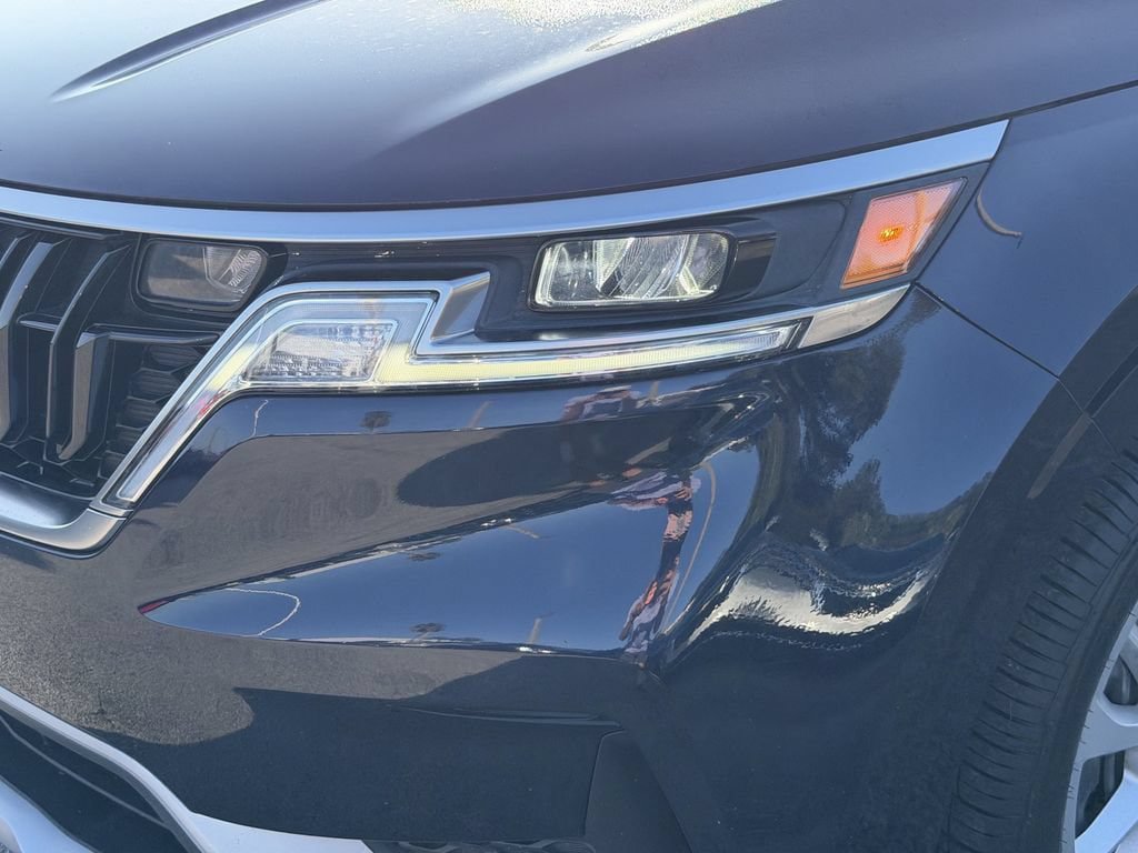 Certified 2024 Kia Carnival LX FWD image 10