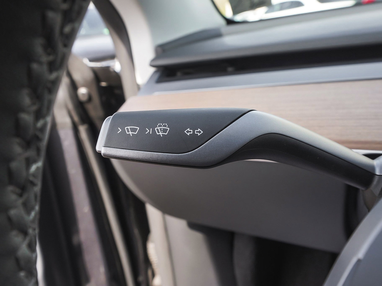 Used 2025 Tesla Model Y Long Range AWD/4WD image 16