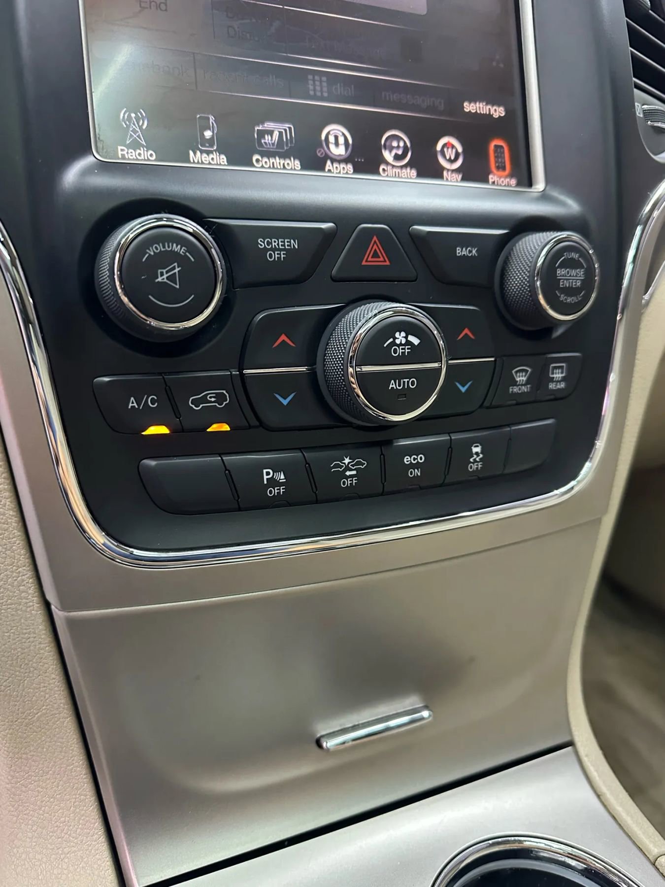 Used 2014 Jeep Grand Cherokee Overland w/ Advanced Technology Group image 18