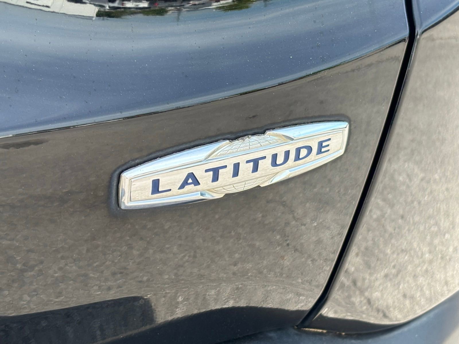 Used 2015 Jeep Renegade Latitude FWD image 3