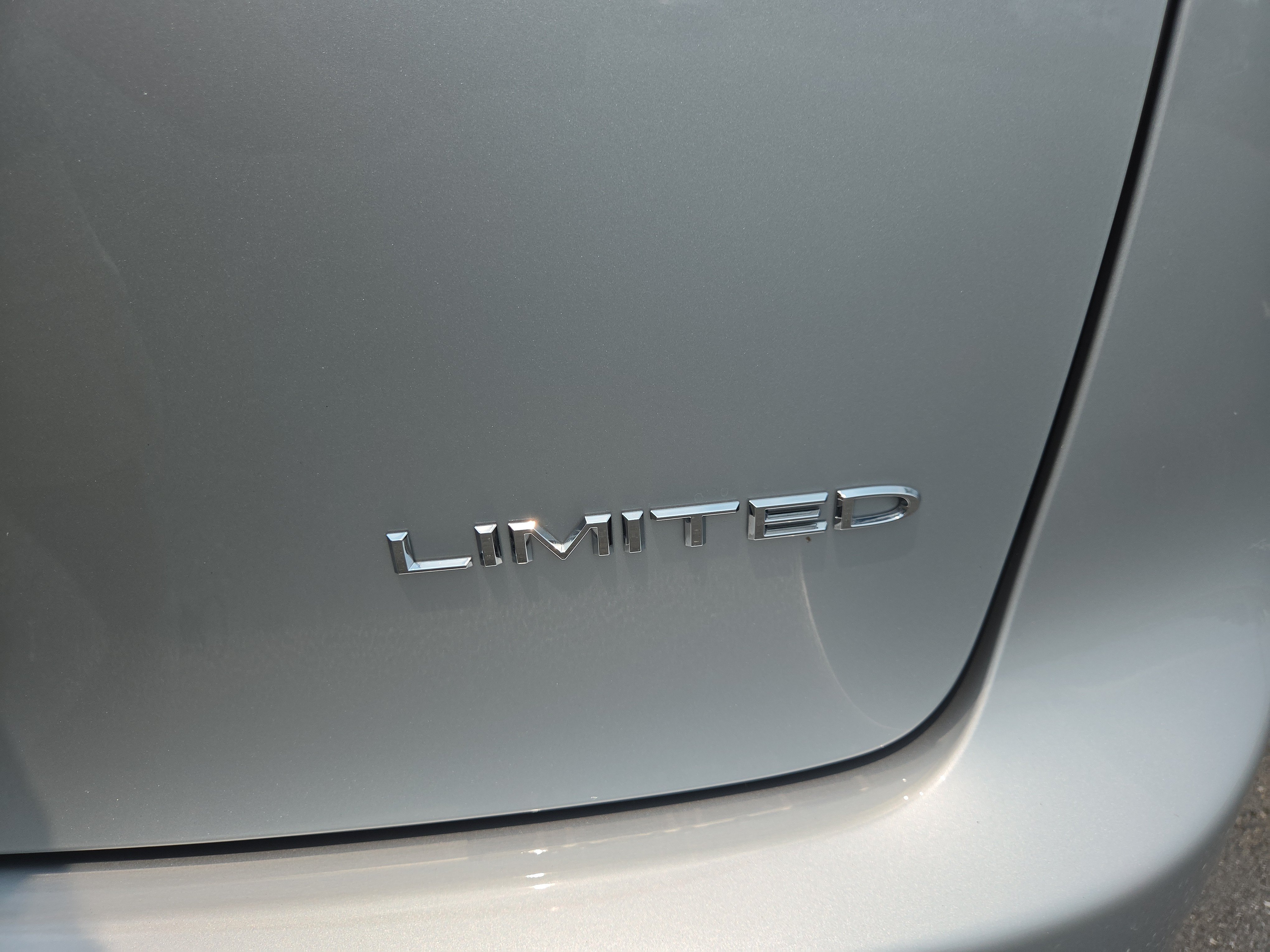 Used 2026 Chrysler Pacifica Limited FWD image 24