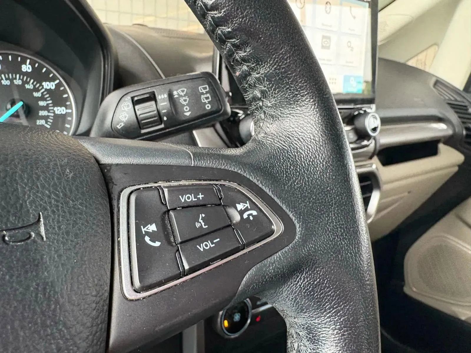 Used 2018 Ford EcoSport SE w/ SE Convenience Package image 28