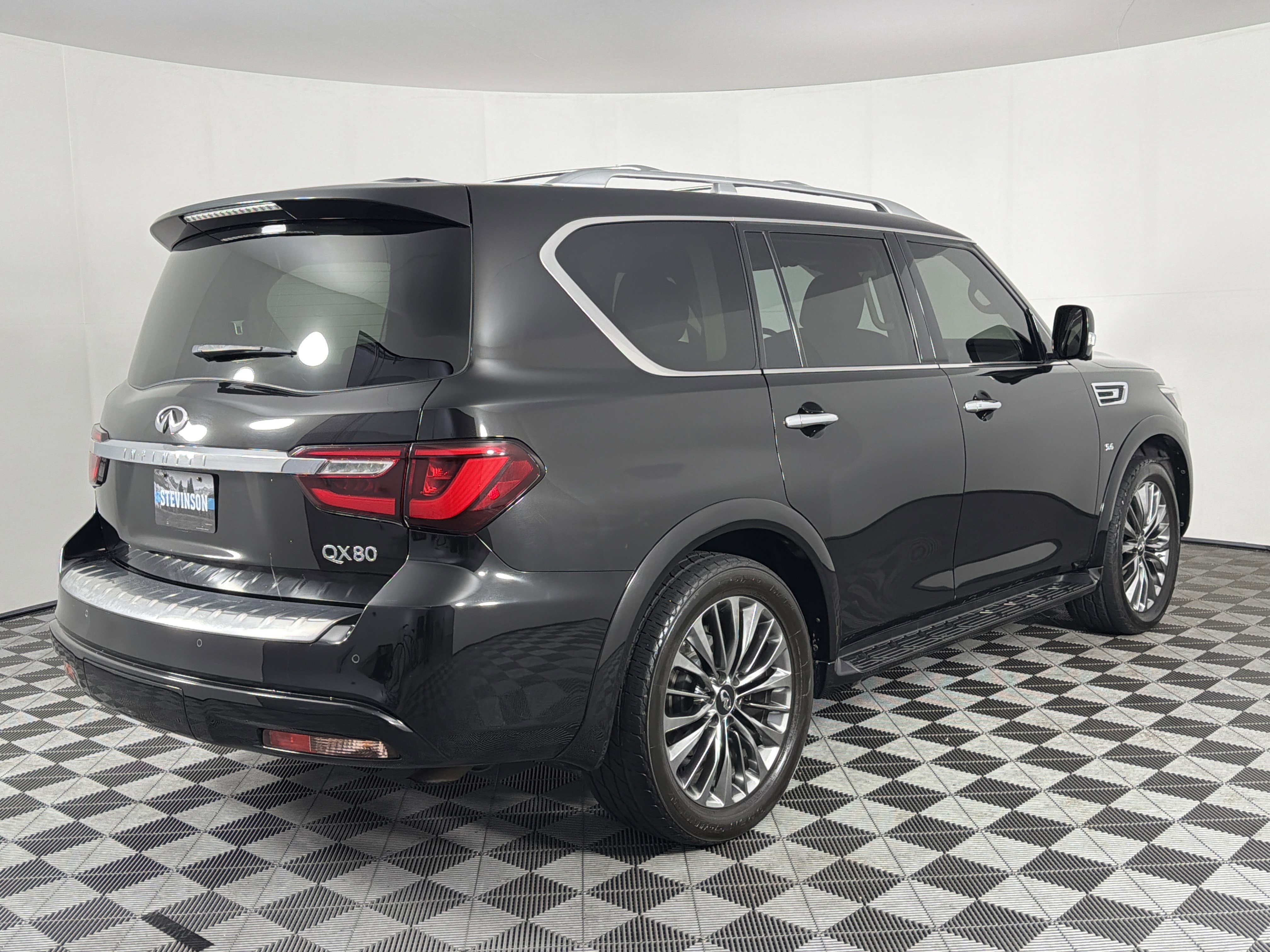 Used 2018 INFINITI QX80 4WD w/ Driver Assistance Package image 30