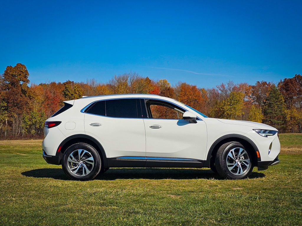Used 2023 Buick Envision Essence AWD/4WD image 3