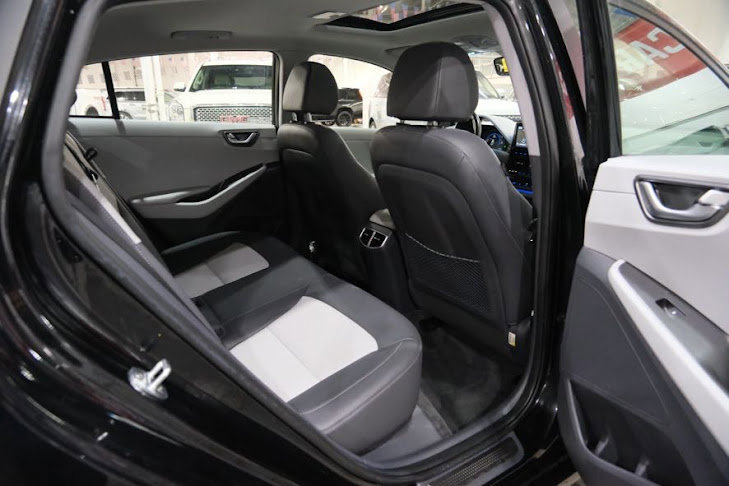 Used 2020 Hyundai Ioniq Limited image 23