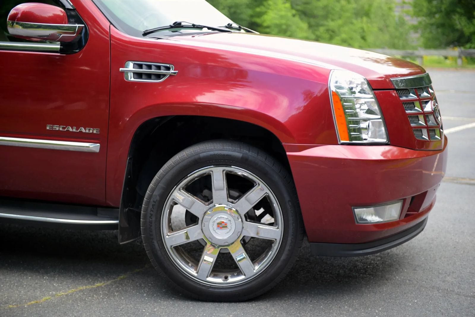 Used 2010 Cadillac Escalade Luxury AWD/4WD image 14