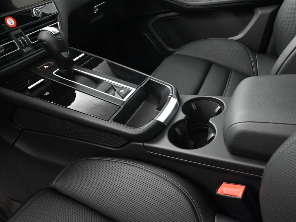 Certified 2026 Porsche Macan image 22