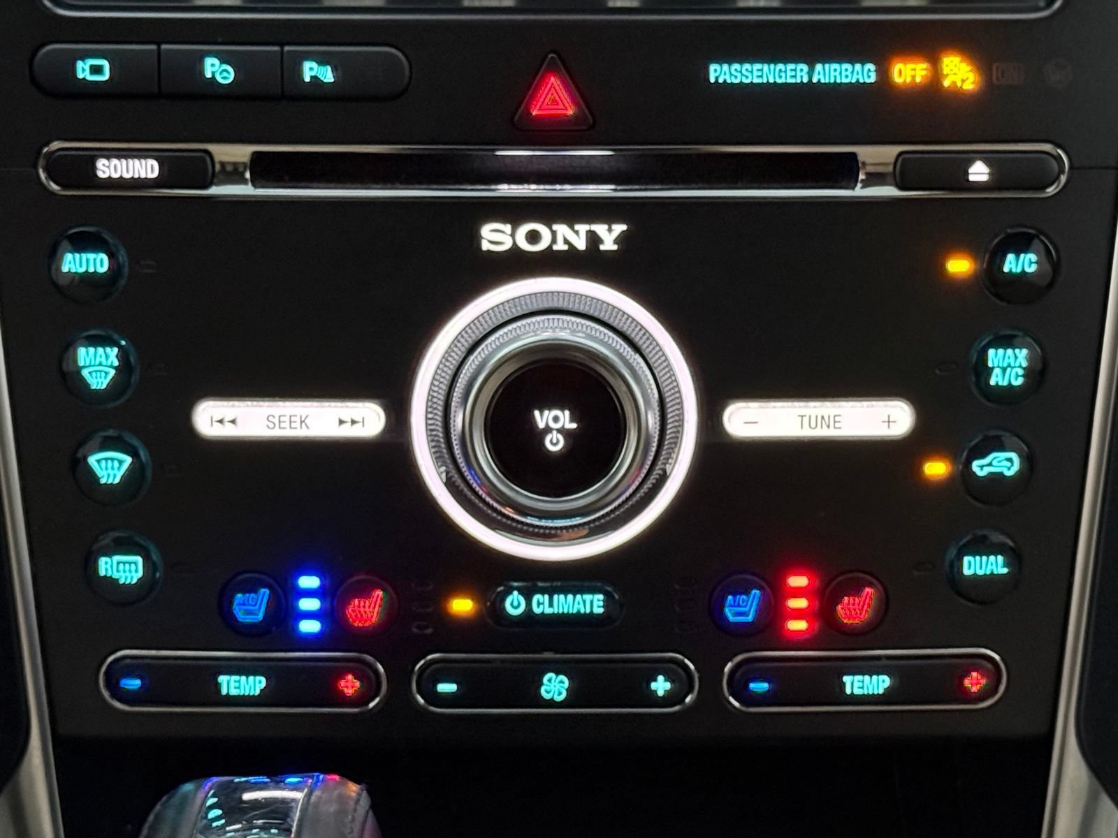 Used 2018 Ford Explorer Platinum AWD/4WD image 27