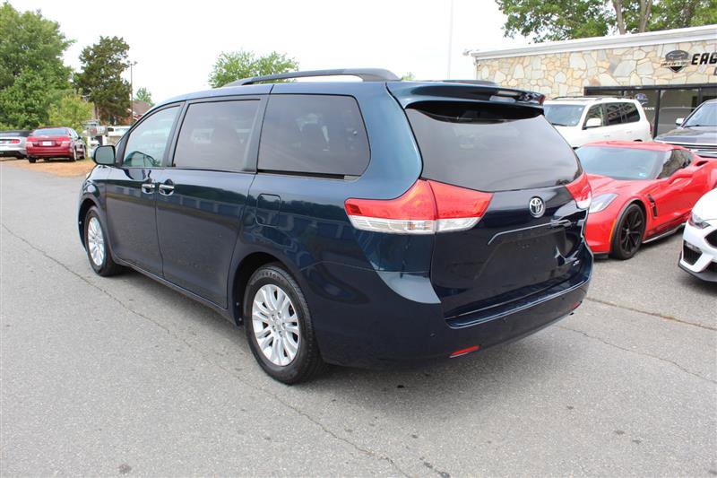 Used 2012 Toyota Sienna XLE FWD image 5