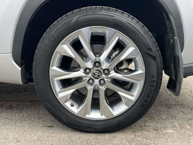 Used 2021 Toyota Highlander Limited image 11