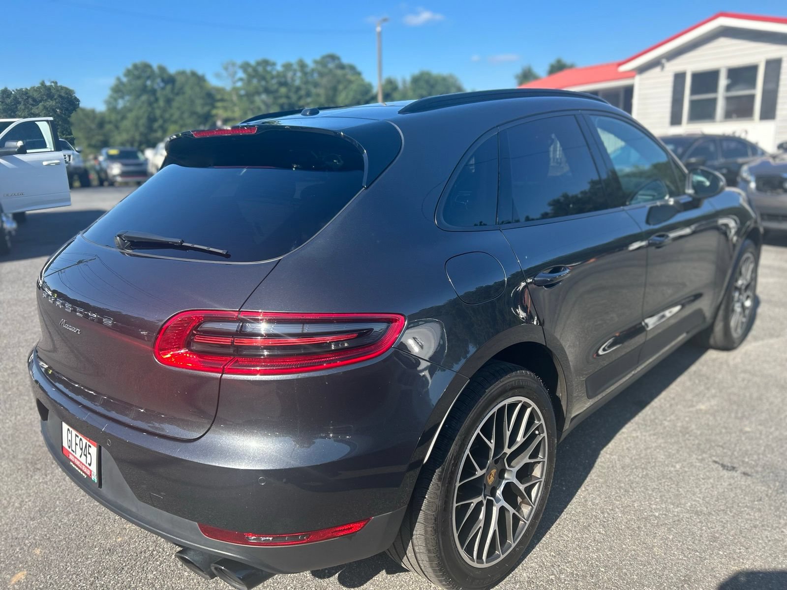Used 2018 Porsche Macan Sport Edition AWD/4WD image 12