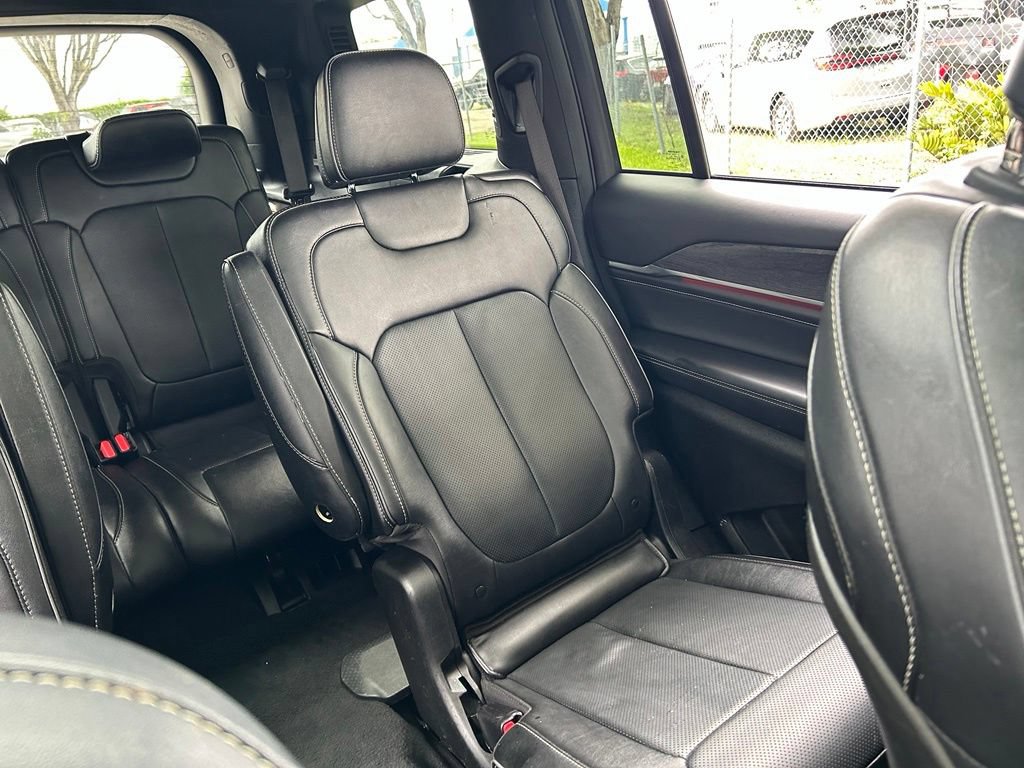 Used 2023 Jeep Grand Cherokee L Overland RWD image 15