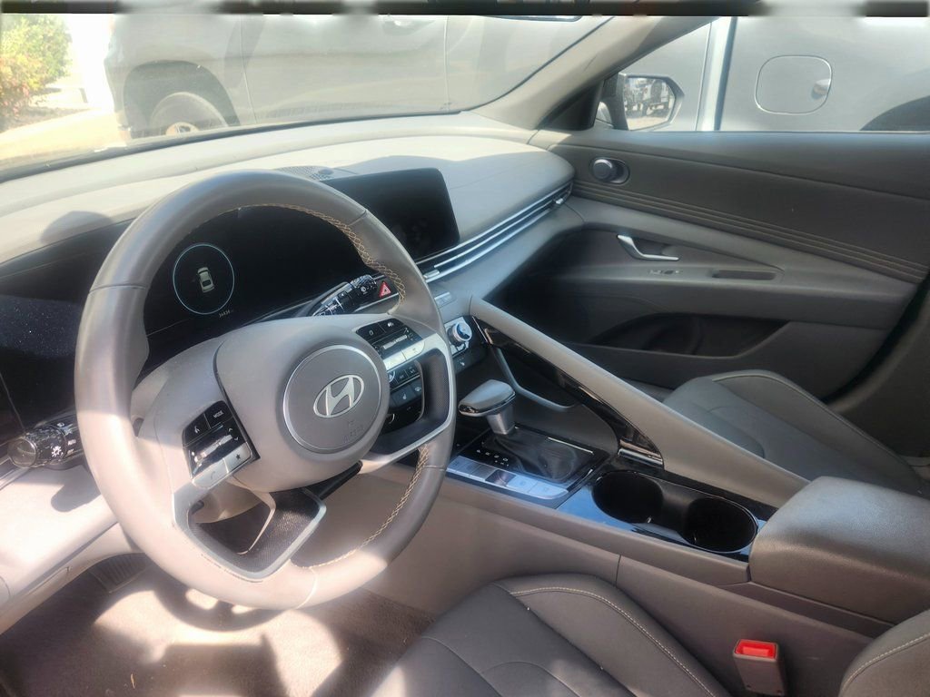 Used 2025 Hyundai Elantra SEL image 13