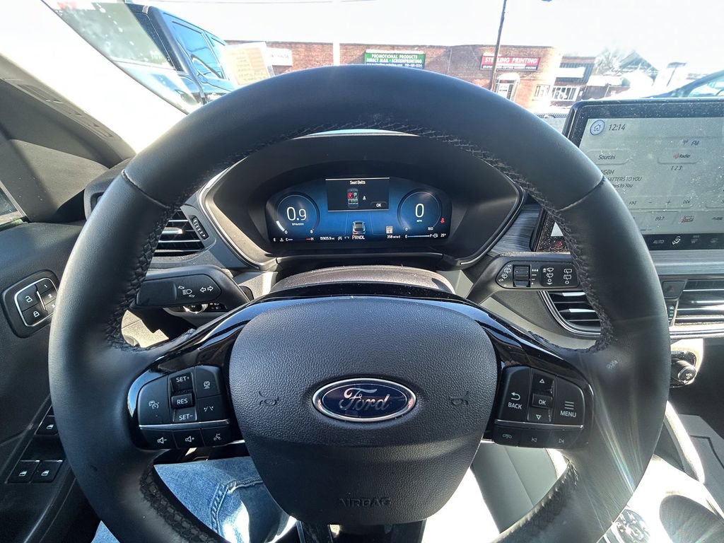 Used 2025 Ford Escape Platinum w/ Premium Technology Package image 15