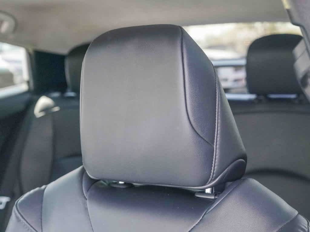 Used 2022 Toyota Prius FWD image 18