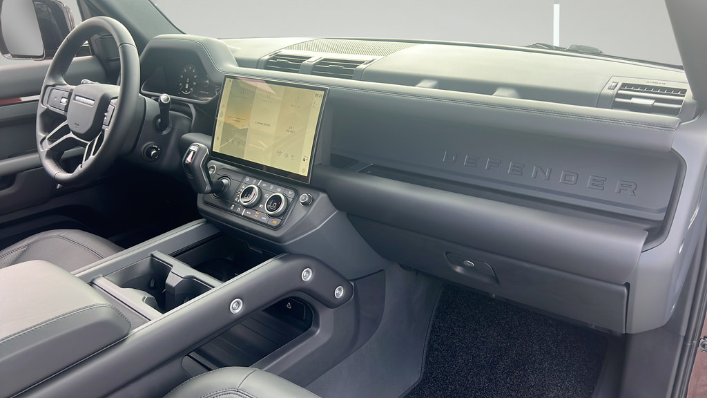 New 2026 Land Rover Defender 90 X-Dynamic SE AWD/4WD image 18