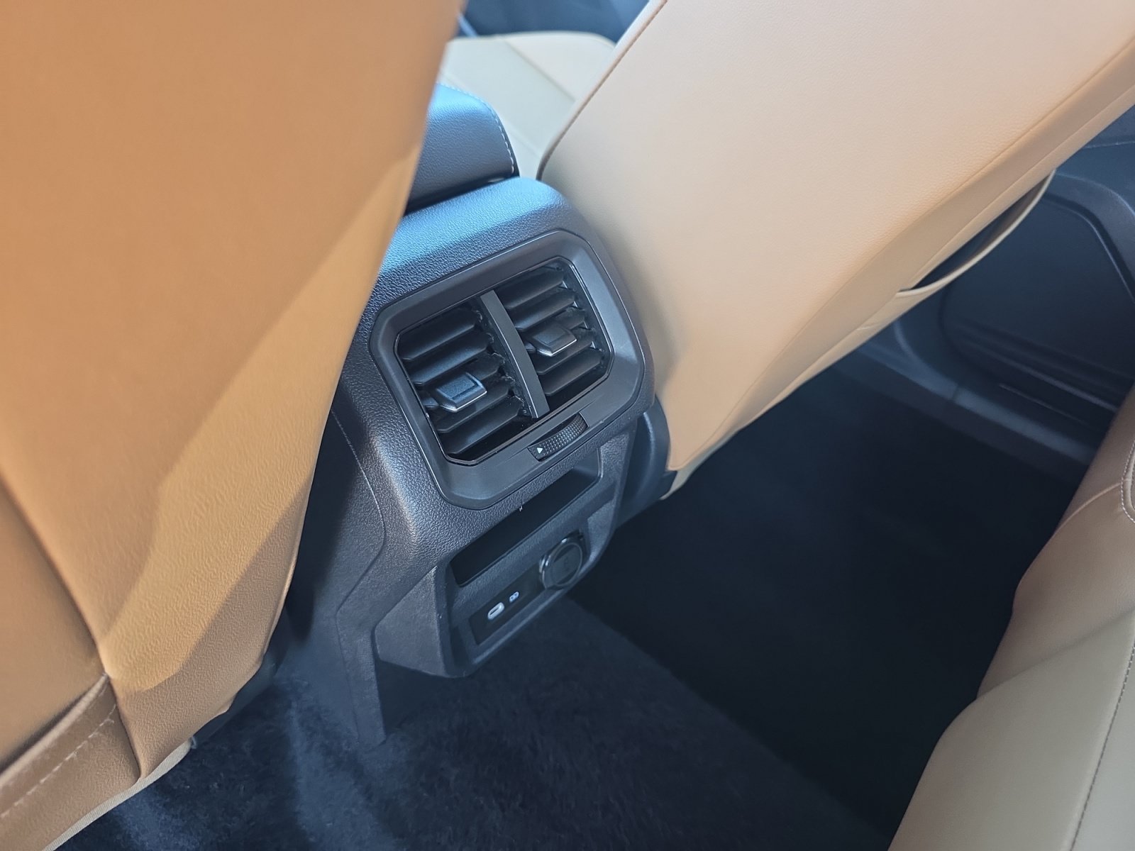 Certified 2022 Volkswagen Tiguan SE FWD image 32