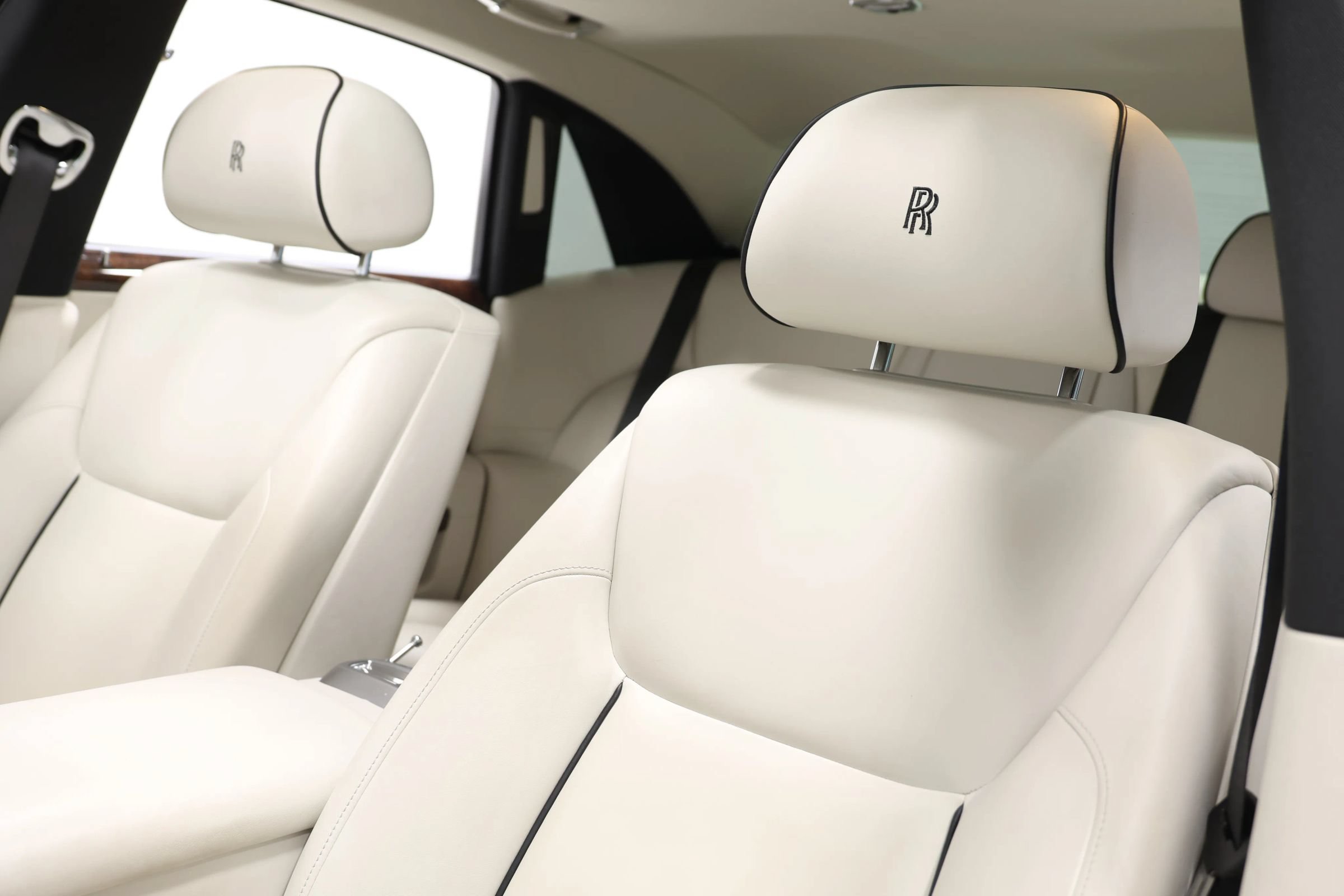 Used 2017 Rolls-Royce Ghost RWD image 19