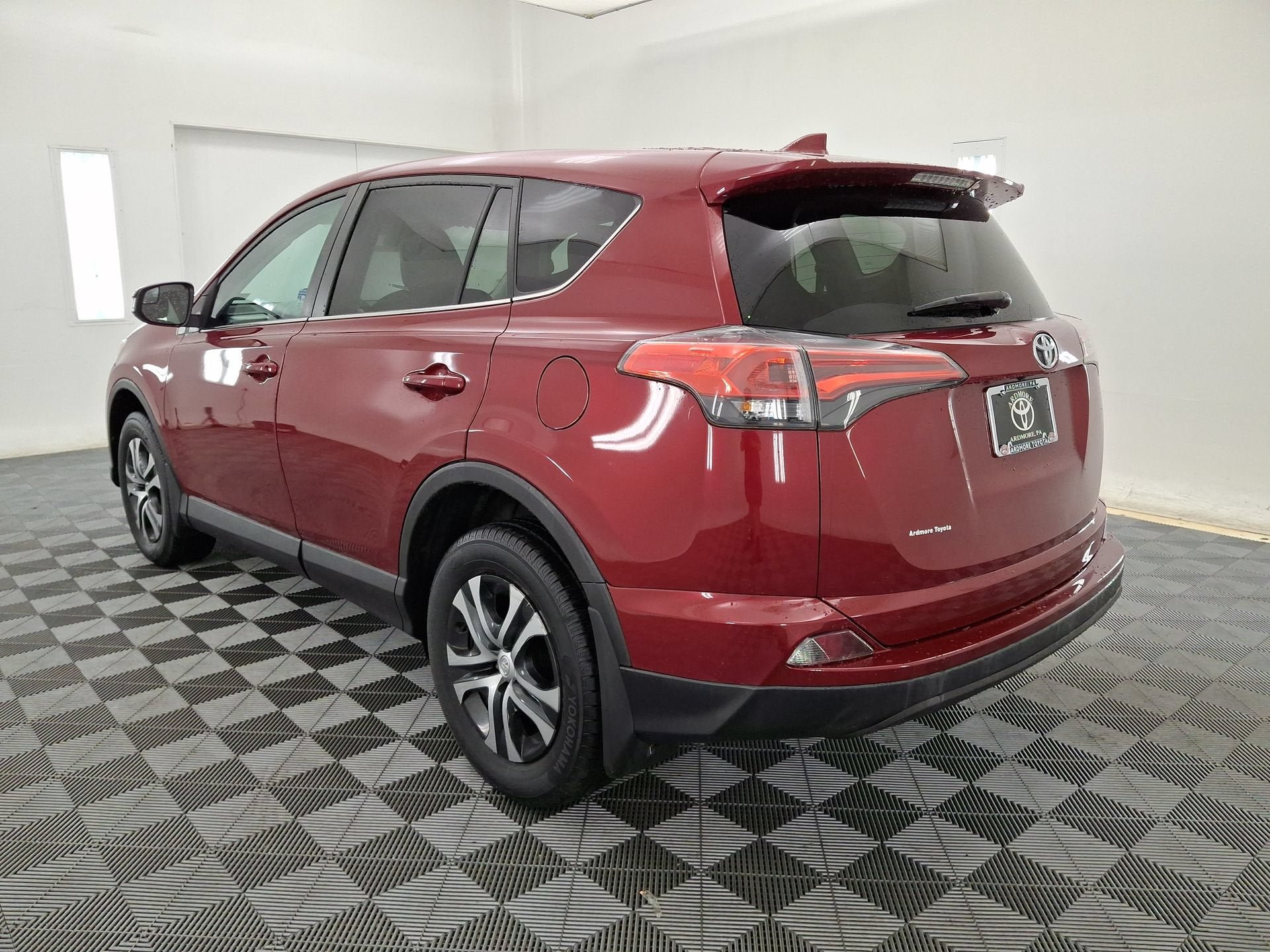 Certified 2018 Toyota RAV4 LE w/ All Weather Liner Package AWD/4WD image 21
